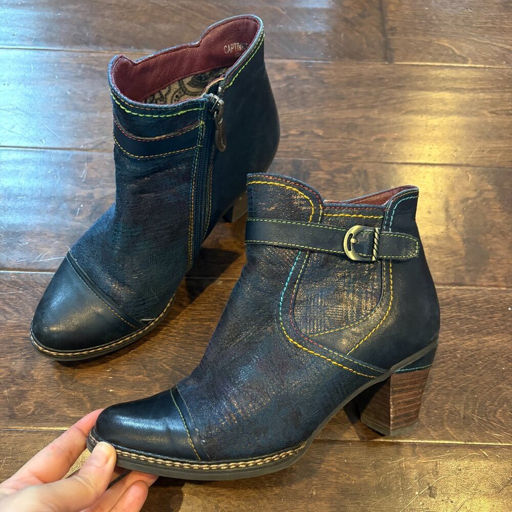 L'Artiste Captivate Boots in Navy Multi